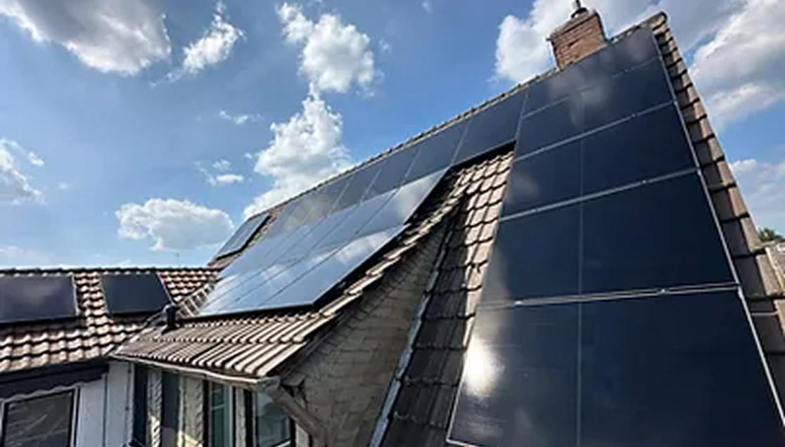 PTM Solar Dach mit Solaranlage